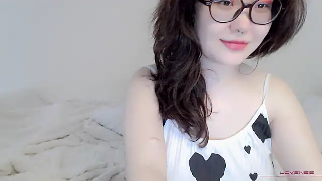 Snapshot of tsunade_chan chatting on October 5, 5:17 am tsunade chan online show from October 5, 5:17 am