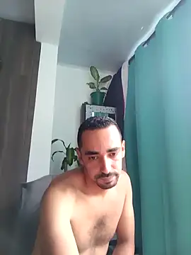 Snapshot of stivenlujan69 chatting on December 18, 3:07 pm stivenlujan69 online show from December 18, 3:07 pm