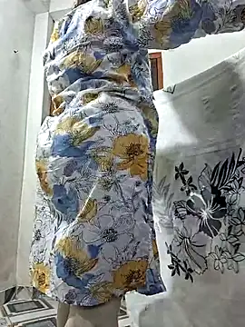 Snapshot of SIMIHOT chatting on October 18, 3:24 pm SIMIHOT online show from October 18, 3:24 pm