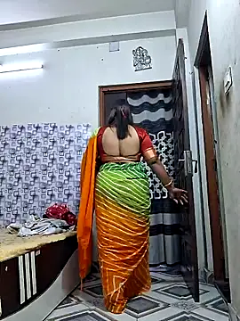 Snapshot of SIMIHOT chatting on November 10, 8:46 am SIMIHOT online show from November 10, 8:46 am