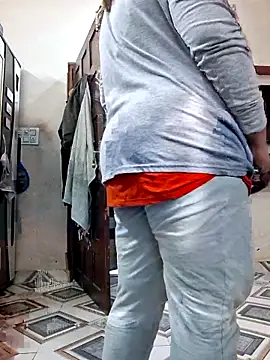 Snapshot of SIMIHOT chatting on December 15, 8:51 am SIMIHOT online show from December 15, 8:51 am