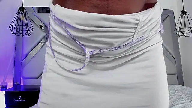 Lorenn Hill online show from December 14, 1:05 pm