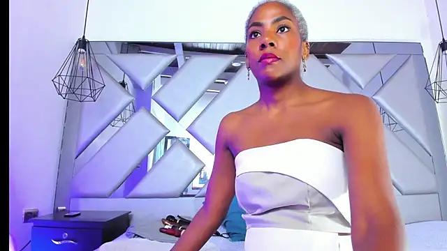 Lorenn Hill online show from January 18, 1:15 pm