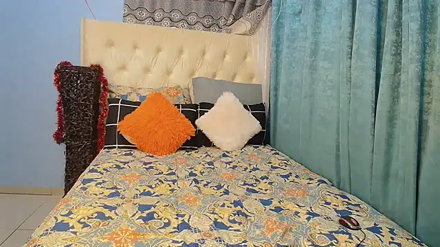 Snapshot of Violettx25 chatting on November 18, 8:24 pm Violettx25 online show from November 18, 8:24 pm