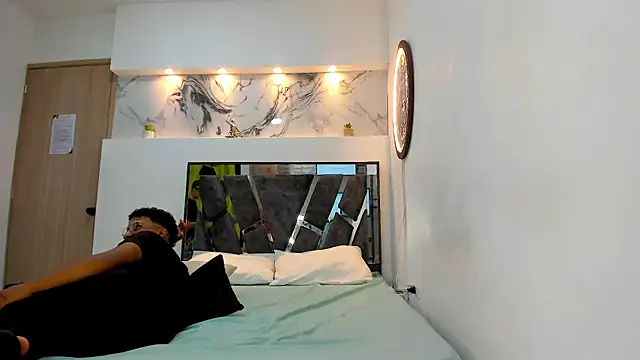 Snapshot of TWINKS_BOYS1 chatting on December 16, 7:30 pm TWINKS BOYS1 online show from December 16, 7:30 pm