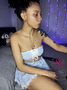 Snapshot of bettyboo2801 chatting on November 13, 4:11 am bettyboo2801 online show from November 13, 4:11 am