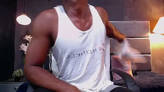 Snapshot of blackbignude chatting on October 29, 1:19 am blackbignude online show from October 29, 1:19 am