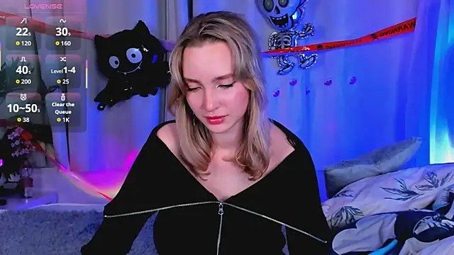 Snapshot of EllaBloom chatting on October 29, 3:47 pm EllaBloom online show from October 29, 3:47 pm