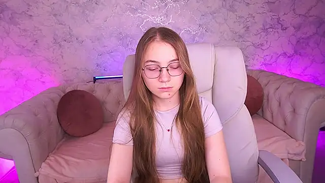 ArrinaWairr online show from December 19, 8:54 am