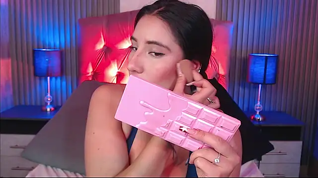 Snapshot of Bonnali_lune chatting on November 29, 10:24 pm Bonnali lune online show from November 29, 10:24 pm