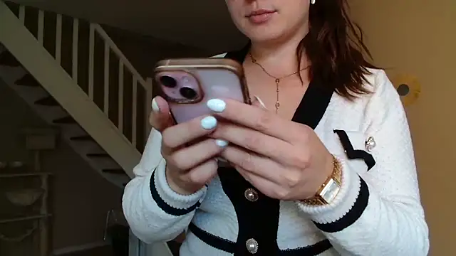 Snapshot of liloush__ chatting on September 29, 4:01 pm liloush online show from September 29, 4:01 pm