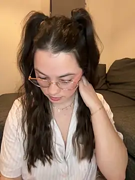 liloush   online show from March 15, 9:10 pm