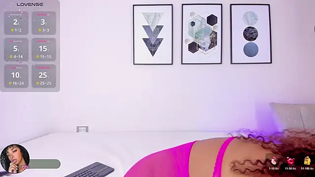 Snapshot of Tina_curly chatting on December 3, 11:30 am Tina curly online show from December 3, 11:30 am