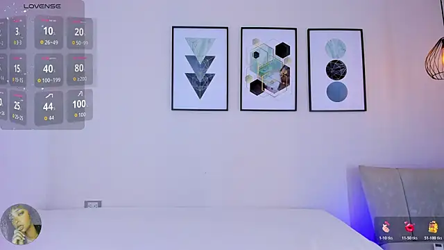 Snapshot of Tina_curly chatting on December 22, 10:23 am Tina curly online show from December 22, 10:23 am