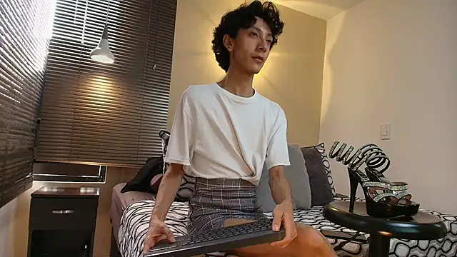Snapshot of Lucian_Morel_S chatting on October 7, 12:46 pm Lucian Morel S online show from October 7, 12:46 pm