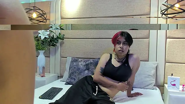 Snapshot of AnnieAndReach chatting on October 15, 8:09 pm AnnieAndReach online show from October 15, 8:09 pm
