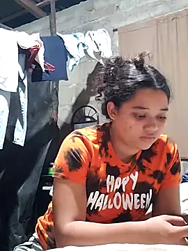 Snapshot of Violethroos chatting on October 11, 2:55 am Violethroos online show from October 11, 2:55 am