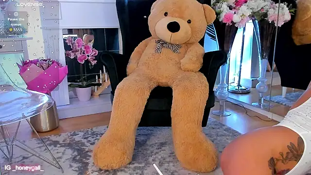 GallienneGold online show from January 19, 2:21 pm