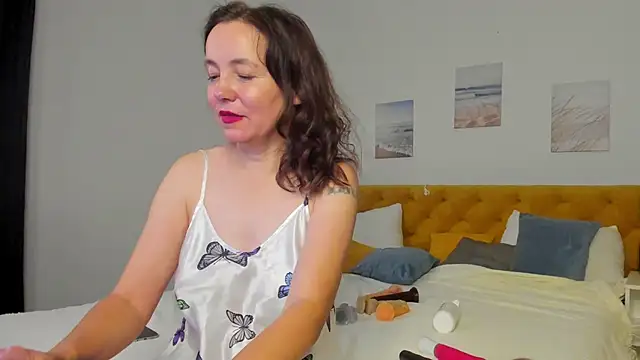 Snapshot of Kira_Adler chatting on November 12, 1:17 am Kira Adler online show from November 12, 1:17 am