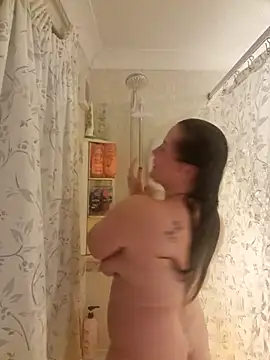 Snapshot of RosieMilff chatting on November 6, 6:53 pm RosieMilff online show from November 6, 6:53 pm