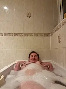 Snapshot of RosieMilff chatting on November 9, 7:01 pm RosieMilff online show from November 9, 7:01 pm