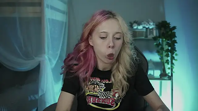 SakuraBliss online show from October 22, 3:34 pm