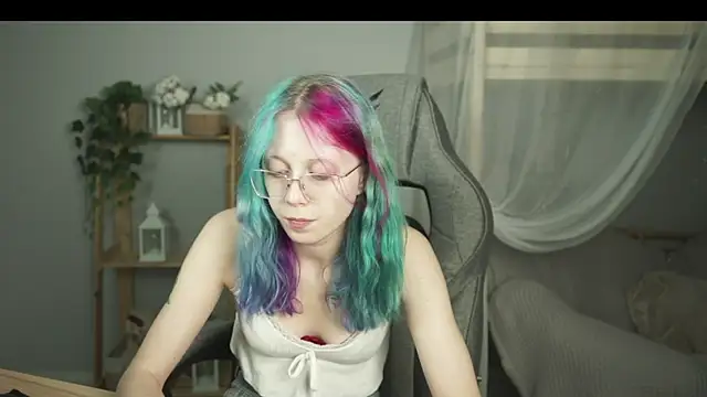 SakuraBliss online show from November 10, 5:01 pm