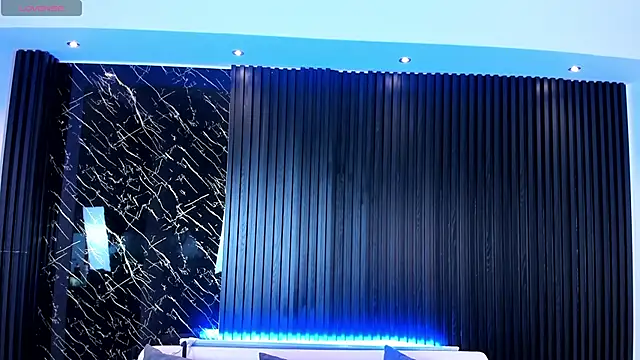 Snapshot of MadisonAnngel chatting on November 15, 6:37 pm MadisonAnngel online show from November 15, 6:37 pm