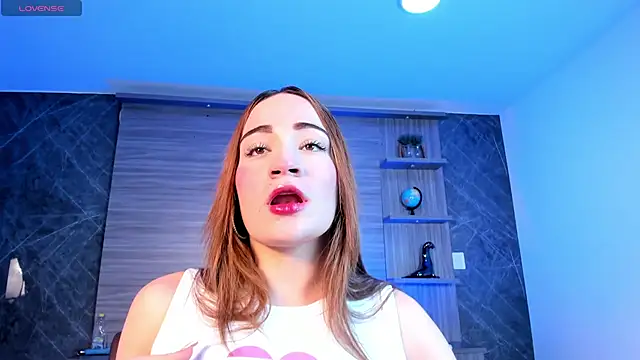 Snapshot of MadisonAnngel chatting on November 25, 9:04 pm MadisonAnngel online show from November 25, 9:04 pm