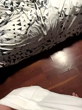 rough1985 online show from December 15, 11:42 pm