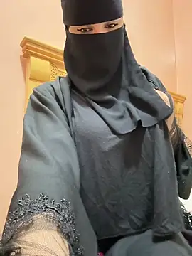  Laiali  online show from April 1, 3:42 pm