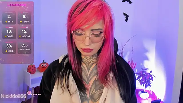 Snapshot of Nickidoll66- chatting on October 7, 6:21 am Nickidoll66- online show from October 7, 6:21 am