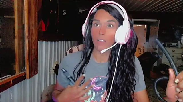 Snapshot of HTXBBY3130 chatting on October 10, 2:21 am HTXBBY3130 online show from October 10, 2:21 am