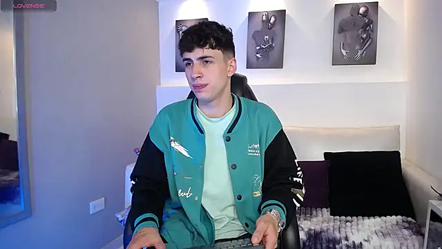 AdrianRinaldi online show from October 6, 8:28 pm