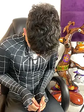 AdrianRinaldi online show from October 24, 8:05 pm