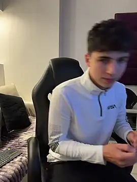 AdrianRinaldi online show from November 18, 8:24 pm