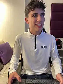 AdrianRinaldi online show from December 4, 8:17 pm