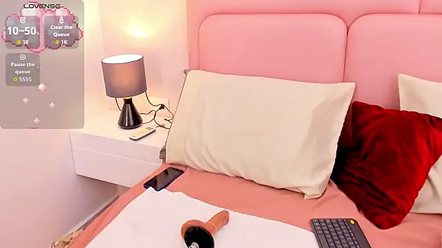 Snapshot of alma_leyton chatting on October 17, 8:11 pm alma leyton online show from October 17, 8:11 pm