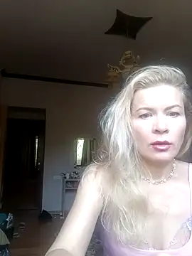 Snapshot of Julia_Giulia chatting on October 3, 10:45 am Julia Giulia online show from October 3, 10:45 am