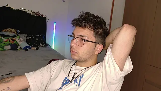 Snapshot of Conor_Taylor chatting on October 23, 4:06 pm Conor Taylor online show from October 23, 4:06 pm