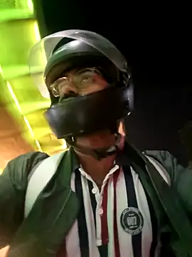 Snapshot of YoursThickDick chatting on November 10, 5:23 pm YoursThickDick online show from November 10, 5:23 pm