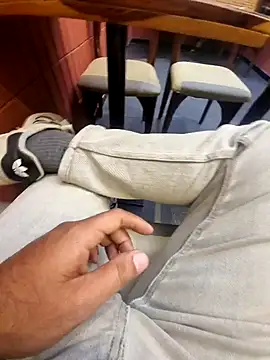 Snapshot of YoursThickDick chatting on December 5, 9:51 am YoursThickDick online show from December 5, 9:51 am