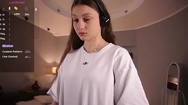 Snapshot of MercBoone chatting on December 1, 9:03 am MercBoone online show from December 1, 9:03 am