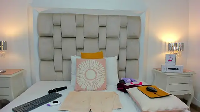 frehia dimou online show from September 28, 3:06 pm