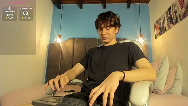 Oscar and dani online show from April 11, 3:11 am