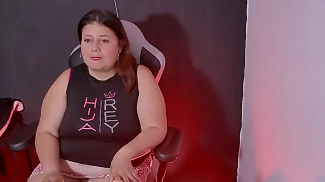 Snapshot of Lizz_Milf chatting on September 17, 1:57 pm Lizz Milf online show from September 17, 1:57 pm