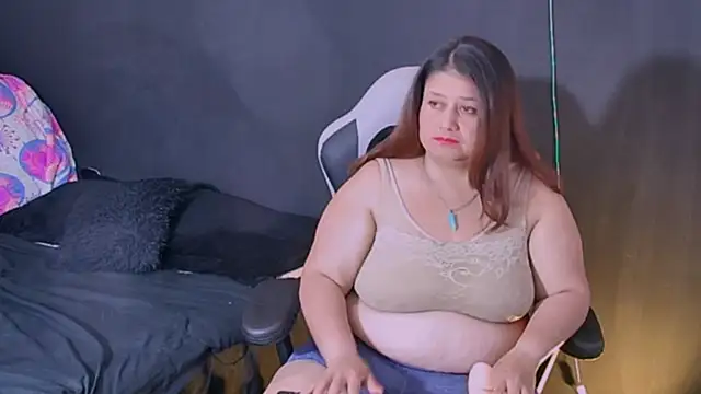Snapshot of Lizz_Milf chatting on September 19, 4:14 am Lizz Milf online show from September 19, 4:14 am