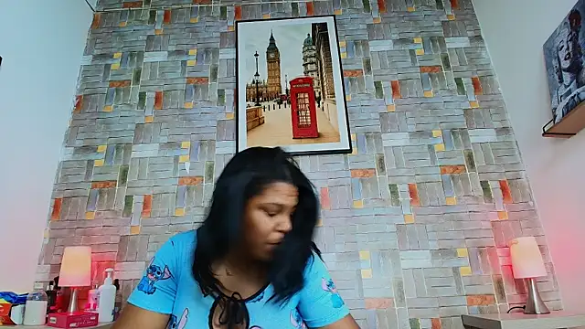 naomi campbel  online show from December 18, 9:10 pm