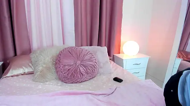 Snapshot of Honeymoon_sariel chatting on October 26, 8:37 pm Honeymoon sariel online show from October 26, 8:37 pm