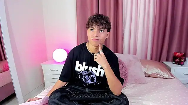 Snapshot of Honeymoon_sariel chatting on November 13, 8:30 pm Honeymoon sariel online show from November 13, 8:30 pm